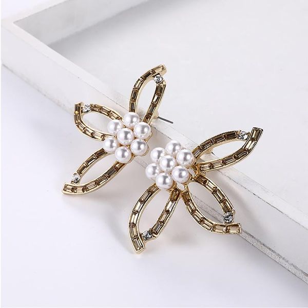 stud luxury flower austrian cubic zirconia earrings for women fashion imitation pearl snow bridal girl jewelry gifts, Golden;silver
stud luxury flower austrian cubic zirconia earrings for women fashion imitation pearl snow bridal girl jewelry gifts, Golden;silver