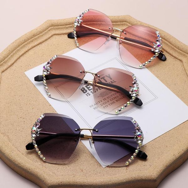 outdoor eyewear 2021 fashion rimless rhinestone sunglasses women retro cutting lens gradient sun glasses female uv400 protection
outdoor eyewear 2021 fashion rimless rhinestone sunglasses women retro cutting lens gradient sun glasses female uv400 protection