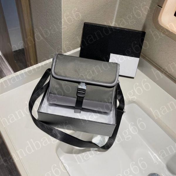 2021 shoulder bags handbags crossbody bag heart-shaped decoration tarpaulin nylon wallet wholesale
2021 shoulder bags handbags crossbody bag heart-shaped decoration tarpaulin nylon wallet wholesale