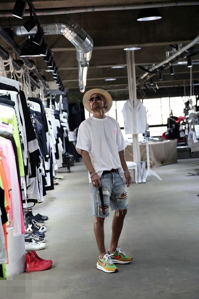 jean korean summer version of men spray paint beggar big hole make old-fashioned jeans shorts hip-hop high street personality ftet, Blue
jean korean summer version of men spray paint beggar big hole make old-fashioned jeans shorts hip-hop high street personality ftet, Blue