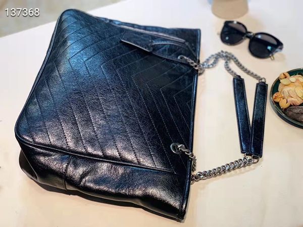 2021designer classic shoulder bag women's shopping bag motorcycle bag size: 33cm
2021designer classic shoulder bag women's shopping bag motorcycle bag size: 33cm