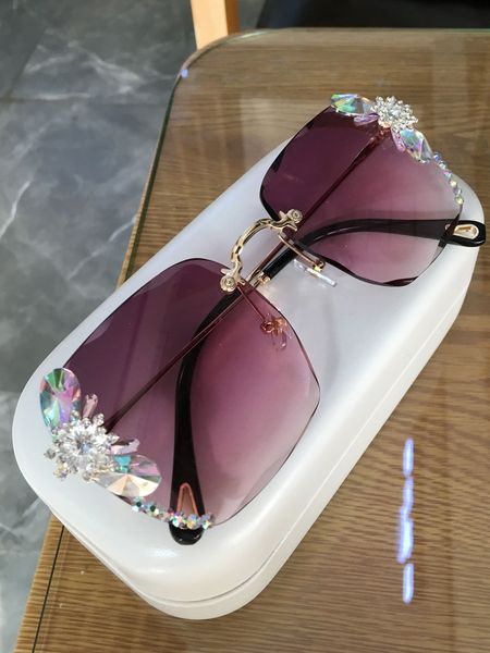 2020 sunglasses women new fashon Vinage Sqaure luxury glasses Rimless rhinesotne sunglasses Shades For Women Summer oculos, White;black
2020 sunglasses women new fashon Vinage Sqaure luxury glasses Rimless rhinesotne sunglasses Shades For Women Summer oculos, White;black