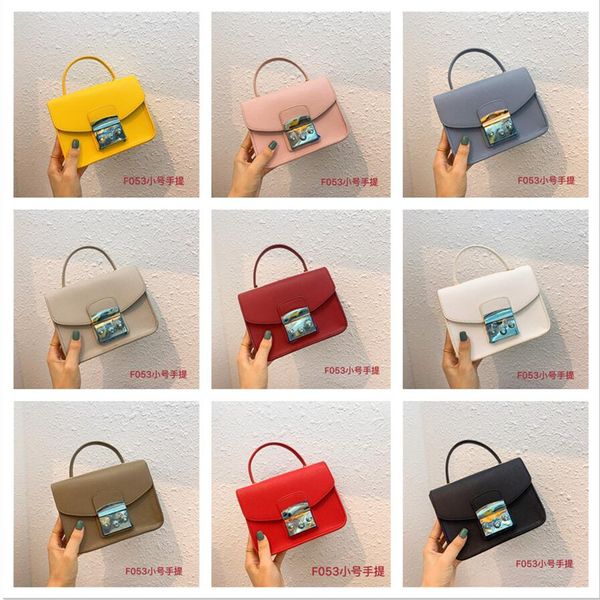 2021 version crossbody bag shoulder bags handbag fashion style super-migration material nice styles designed for young girls
2021 version crossbody bag shoulder bags handbag fashion style super-migration material nice styles designed for young girls