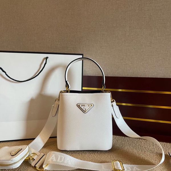 2021 new european and american fashion casual leather women's single shoulder messenger large capacity bucket bag crossbody bag ysj
2021 new european and american fashion casual leather women's single shoulder messenger large capacity bucket bag crossbody bag ysj