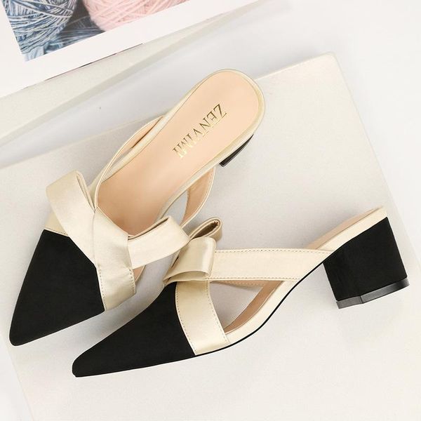 size 41-43 2021 fashion women slippers pinted toe thick heels low heel outside flock footwear shoes wedding party, Black
size 41-43 2021 fashion women slippers pinted toe thick heels low heel outside flock footwear shoes wedding party, Black