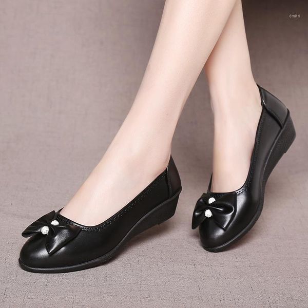 spring autumn women leather work shoes mothers fashion soft leisure single comfortable large size ladies dress, Black
spring autumn women leather work shoes mothers fashion soft leisure single comfortable large size ladies dress, Black