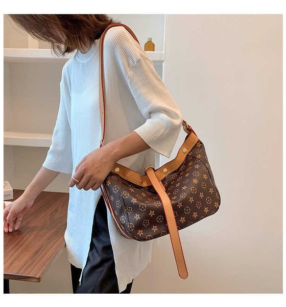 wanghong same high-capacity single shoulder oblique span tot bag women's 2021 fashion shopping dumpling
wanghong same high-capacity single shoulder oblique span tot bag women's 2021 fashion shopping dumpling