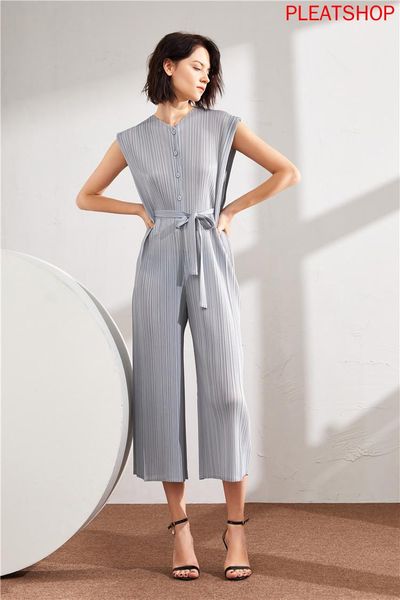 women's jumpsuits & rompers miyake elegant casual spring and summer women 's sleeveless v- neck slimming lace -up wide-leg onesie, Black;white
women's jumpsuits & rompers miyake elegant casual spring and summer women 's sleeveless v- neck slimming lace -up wide-leg onesie, Black;white