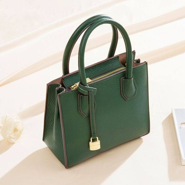 retro style women's hand-held real leather bag rectangular soft leather dark green shoulder bag lock decoration zipper bag shopping wal
retro style women's hand-held real leather bag rectangular soft leather dark green shoulder bag lock decoration zipper bag shopping wal