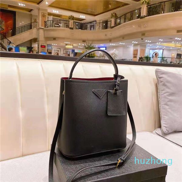 fashion catwalk style bucket bag luxury designer ladies handbag large capacity handbag high-quality bags high-end single products
fashion catwalk style bucket bag luxury designer ladies handbag large capacity handbag high-quality bags high-end single products