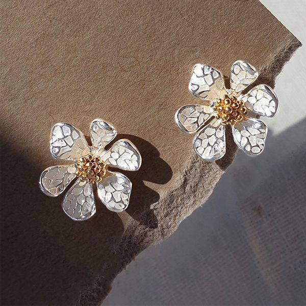 new korea classic fresh small flower stud earrings for women sweet lovely elegant fashion metal party pendiente giftsdio chan contact, Silver
new korea classic fresh small flower stud earrings for women sweet lovely elegant fashion metal party pendiente giftsdio chan contact, Silver