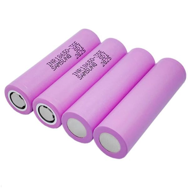 flashlights torches original lumin18650 rechargeable battery,high power battery ,3.7v 3000mah 15a, capacity for led
flashlights torches original lumin18650 rechargeable battery,high power battery ,3.7v 3000mah 15a, capacity for led