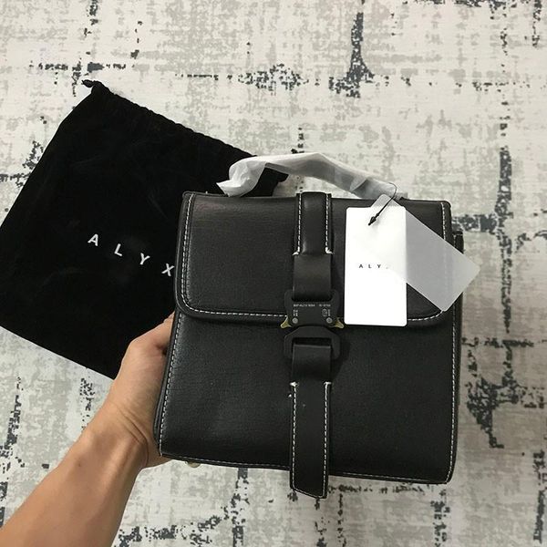leather alyx shoulder bag men women metal button functional tactical 1017 9sm crossbody backpack waist bags
leather alyx shoulder bag men women metal button functional tactical 1017 9sm crossbody backpack waist bags