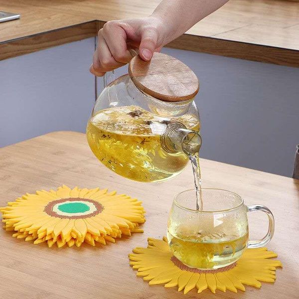 mats & pads 2pcs sunflower shape anti-scalding insulation pad silicone waterproof table mat 19cm decorative placemats
mats & pads 2pcs sunflower shape anti-scalding insulation pad silicone waterproof table mat 19cm decorative placemats