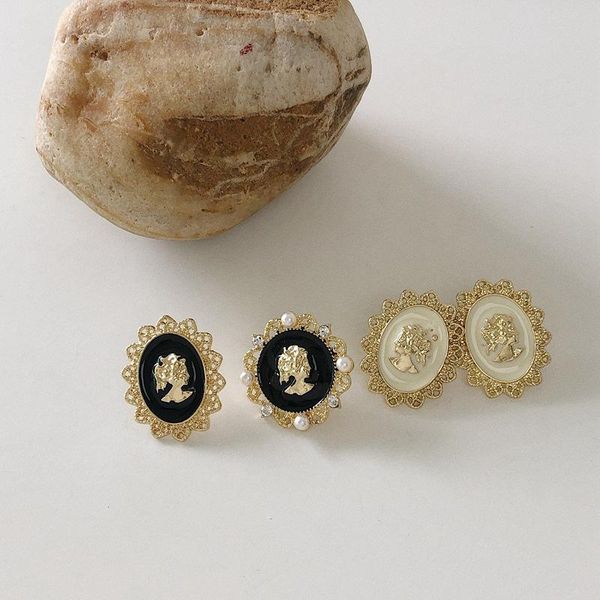 timeonly vintage wreath shape portrait enamel stud earring black white color alloy charm earring for women girl jewelry elegant, Golden;silver
timeonly vintage wreath shape portrait enamel stud earring black white color alloy charm earring for women girl jewelry elegant, Golden;silver