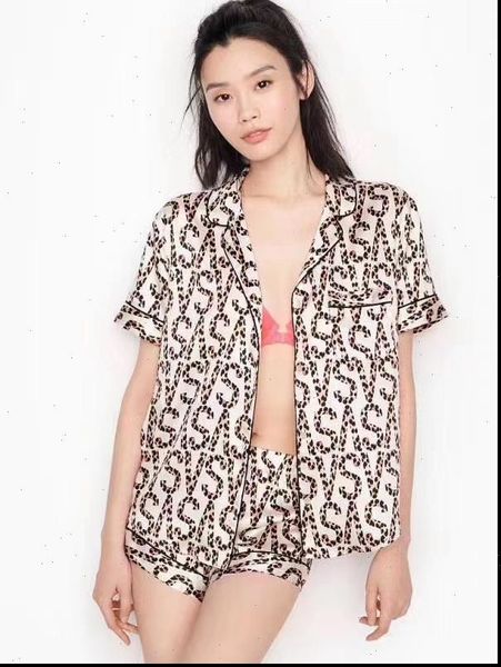 slik pajamas short sleeves two women sleepwear pieces satin home clothes for female pyjamas summer suit, Black;red
slik pajamas short sleeves two women sleepwear pieces satin home clothes for female pyjamas summer suit, Black;red