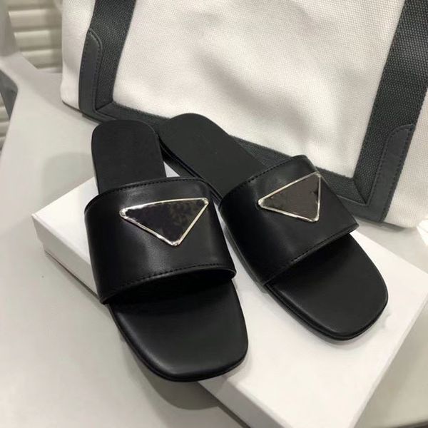 2021 designer slippers women's solid color flat bottomed mule slipper fashion summer leather sole 35-40, Black
2021 designer slippers women's solid color flat bottomed mule slipper fashion summer leather sole 35-40, Black