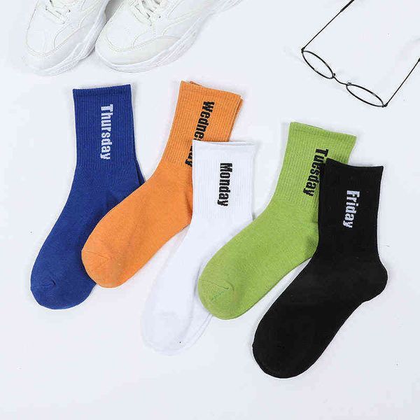 four seasons medium tube men's and women's letter sports street fashion neutral combed cotton socks, Black;white
four seasons medium tube men's and women's letter sports street fashion neutral combed cotton socks, Black;white