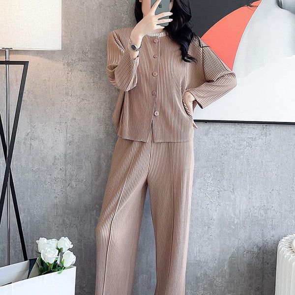 women's two piece pants changpleat spring/autumn miyak pleated women sets fashion solid loose coat and trousers two-piece set tide, White
women's two piece pants changpleat spring/autumn miyak pleated women sets fashion solid loose coat and trousers two-piece set tide, White