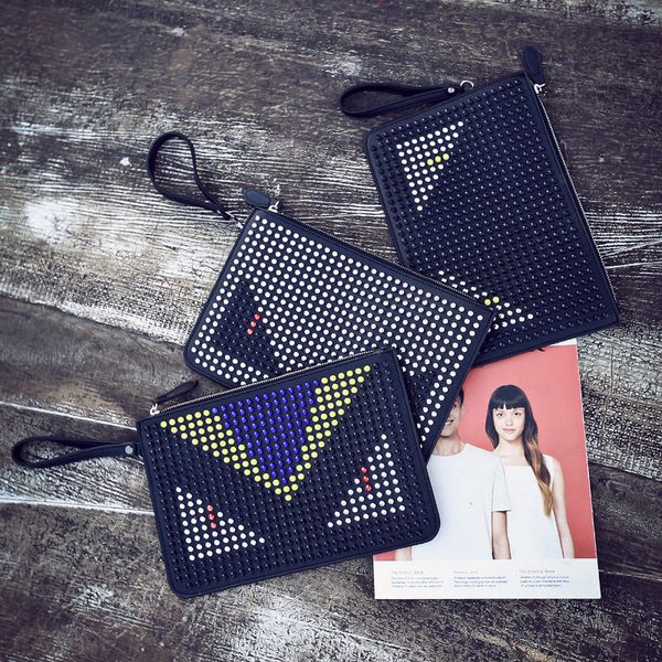 2021 bolsos mujer new cell phone pocket zipper xiao song ode to joy star with a small bag and hand monster shoulder messenger bag
2021 bolsos mujer new cell phone pocket zipper xiao song ode to joy star with a small bag and hand monster shoulder messenger bag