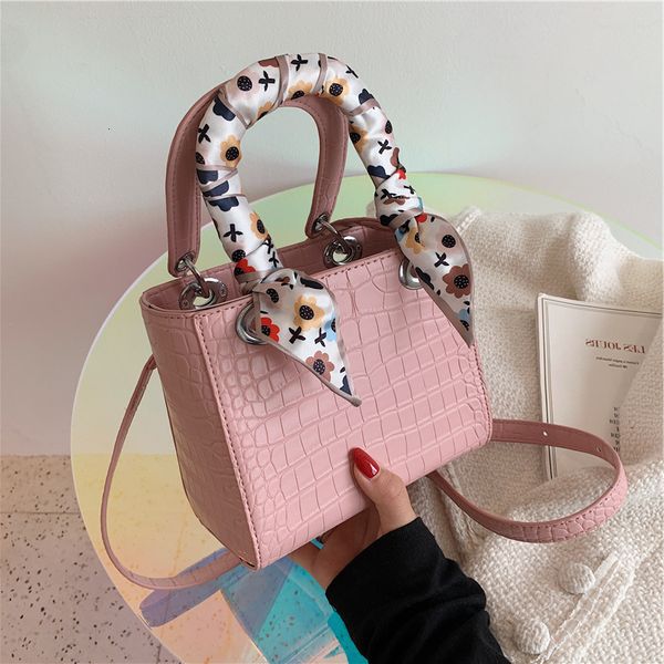 new small women's summer 2021 fashion portable square advanced sense foreign style one shoulder messenger bag princess
new small women's summer 2021 fashion portable square advanced sense foreign style one shoulder messenger bag princess