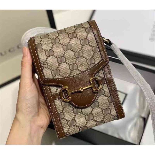 2022 factory outlet online women's buckle flip mobile phone mini printed one shoulder messenger bag small square bag
2022 factory outlet online women's buckle flip mobile phone mini printed one shoulder messenger bag small square bag