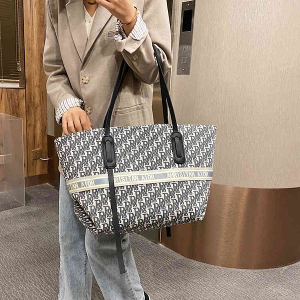 2022 latest models handbag wholesale direct portable tote simple large capacity women's denim shoulder
2022 latest models handbag wholesale direct portable tote simple large capacity women's denim shoulder