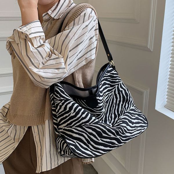 hangbags korean texture hand-held armpit bag 2021 autumn printed women's fashion canvas large capacity single shoulder messenger
hangbags korean texture hand-held armpit bag 2021 autumn printed women's fashion canvas large capacity single shoulder messenger