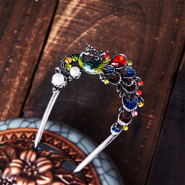 factory wholesale chinese style ancient costume headdress u-shaped bride's ornament alloy pin peacock shape diamond set hair comb hea/r
factory wholesale chinese style ancient costume headdress u-shaped bride's ornament alloy pin peacock shape diamond set hair comb hea/r