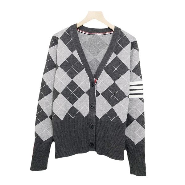 sweater knit 2021 autumn tb four bar color matching rhombic v-neck ted cardigan women's slim and small coat, White;black
sweater knit 2021 autumn tb four bar color matching rhombic v-neck ted cardigan women's slim and small coat, White;black