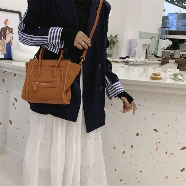 new style litchi smile face bag jiong word wing hand one shoulder slant across women's
new style litchi smile face bag jiong word wing hand one shoulder slant across women's