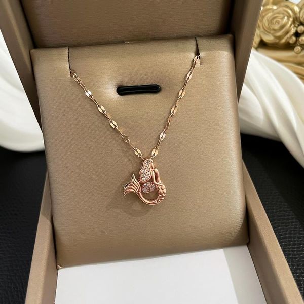 pendant necklaces 2021 rotatable zircon design mermaid shape necklace for women exquisite clavicle chain wedding fashion jewelry gifts, Silver
pendant necklaces 2021 rotatable zircon design mermaid shape necklace for women exquisite clavicle chain wedding fashion jewelry gifts, Silver