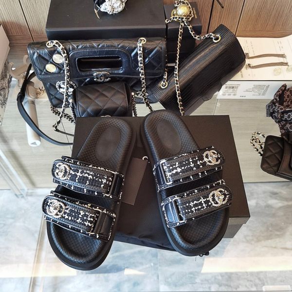 2021ss women sandals hollow out flat slippers sandal studded girl shoes arrivel luxury designer platform slides lady flip flops with origina, Black
2021ss women sandals hollow out flat slippers sandal studded girl shoes arrivel luxury designer platform slides lady flip flops with origina, Black