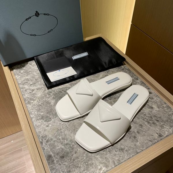 2021ss designer women real leather slipper sandals fashion flat jelly slides beach sandal party shoes 8 colors options summer womens flip fl, Black
2021ss designer women real leather slipper sandals fashion flat jelly slides beach sandal party shoes 8 colors options summer womens flip fl, Black