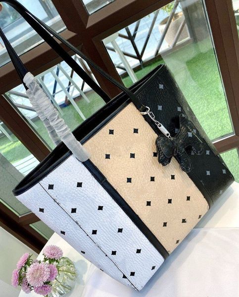 female totes shopping bags 2021 shoulder handbags brands designer clutch 3colors handbag patchwork original flower bag lcm
female totes shopping bags 2021 shoulder handbags brands designer clutch 3colors handbag patchwork original flower bag lcm