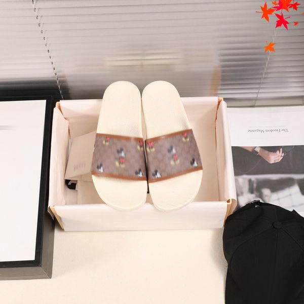 luxurys men slippers designer rubber slides sandal mens designers flat fashion shoes beach flip flops flower with box size 39-45 -g265, Black
luxurys men slippers designer rubber slides sandal mens designers flat fashion shoes beach flip flops flower with box size 39-45 -g265, Black