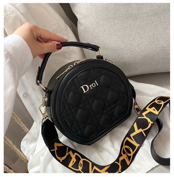 wholesale small versatile round fragrance women's small fashion single bag shoulder shoulder with letter cross luxurys designers bag
wholesale small versatile round fragrance women's small fashion single bag shoulder shoulder with letter cross luxurys designers bag