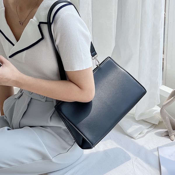 new korean style styling hand carrying for women's fashion temperament single shoulder bag texture triangle tote
new korean style styling hand carrying for women's fashion temperament single shoulder bag texture triangle tote