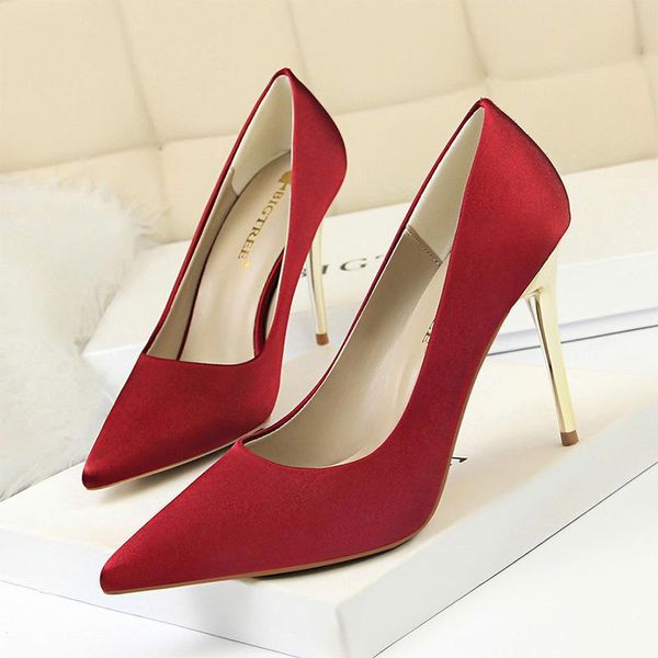 elegant women's pumps ladies wedding shoes silk high heel for women concise office pointed toe stiletto .5cm dress, Black
elegant women's pumps ladies wedding shoes silk high heel for women concise office pointed toe stiletto .5cm dress, Black