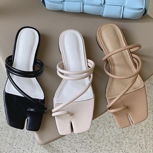 two ways split toe microfiber gladiator sandals women outside flipflops shoes woman clip thick low heels sandalias femme2021, Black
two ways split toe microfiber gladiator sandals women outside flipflops shoes woman clip thick low heels sandalias femme2021, Black