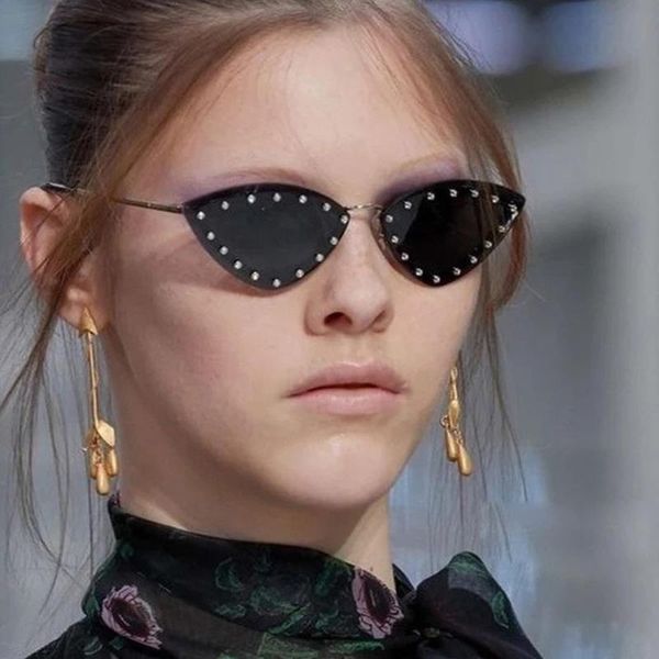 imitation diamond frameless triangle cat eye sunglasses 2021 trend fashion women colorful ocean lens glasses, White;black
imitation diamond frameless triangle cat eye sunglasses 2021 trend fashion women colorful ocean lens glasses, White;black