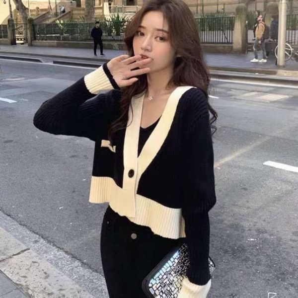 contrast color knitted spring and autumn outside cardigan thin slim fit high waist short sweater coat top, White;black
contrast color knitted spring and autumn outside cardigan thin slim fit high waist short sweater coat top, White;black