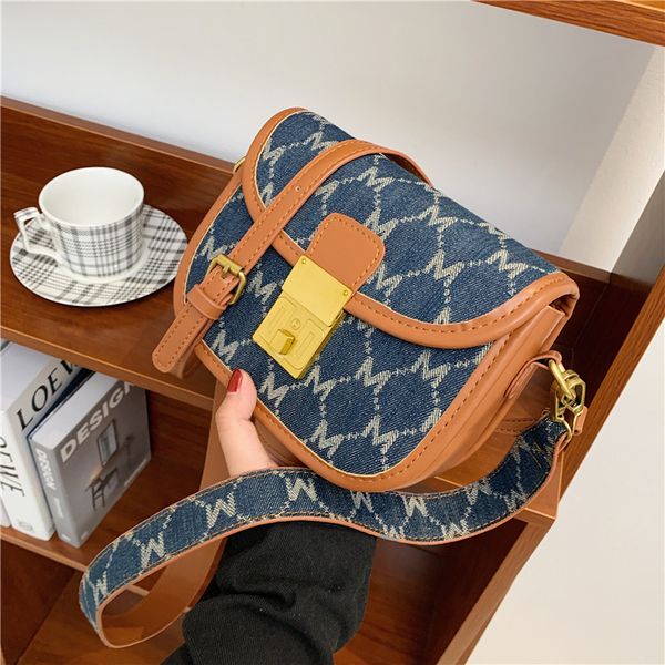 handbag texture fashion contrast color saddle bag foreign style small women's buckle messenger 2021 letter single shoulder, Black;red
handbag texture fashion contrast color saddle bag foreign style small women's buckle messenger 2021 letter single shoulder, Black;red