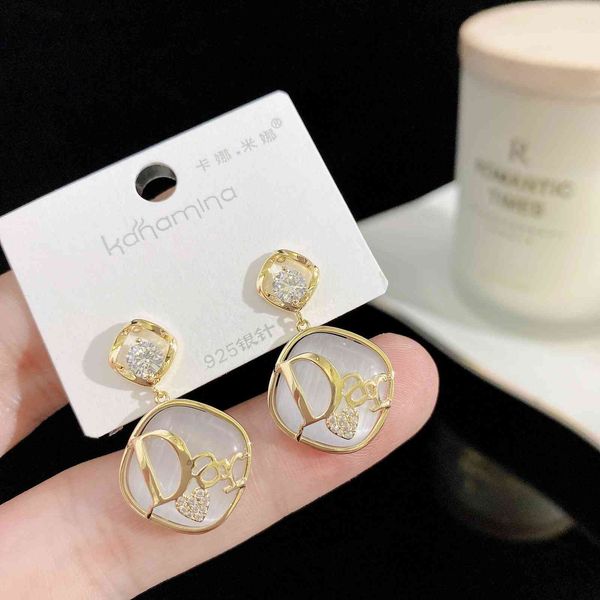 2021 luxury designer jewelry kanamina korean earrings cat's eye square 2021 new advanced letter, Golden;silver
2021 luxury designer jewelry kanamina korean earrings cat's eye square 2021 new advanced letter, Golden;silver