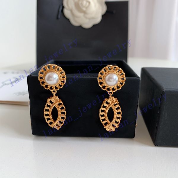 artificial pearl stud designer earrings classic letter logo brass material 925 silver needle with box l0-c37, Golden;silver
artificial pearl stud designer earrings classic letter logo brass material 925 silver needle with box l0-c37, Golden;silver