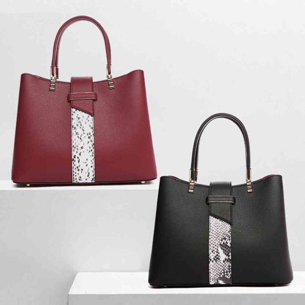 summer new 2021 handbag women's wedding mother-in-law bag large capacity slung one shoulder mother's bag leather women's bag
summer new 2021 handbag women's wedding mother-in-law bag large capacity slung one shoulder mother's bag leather women's bag