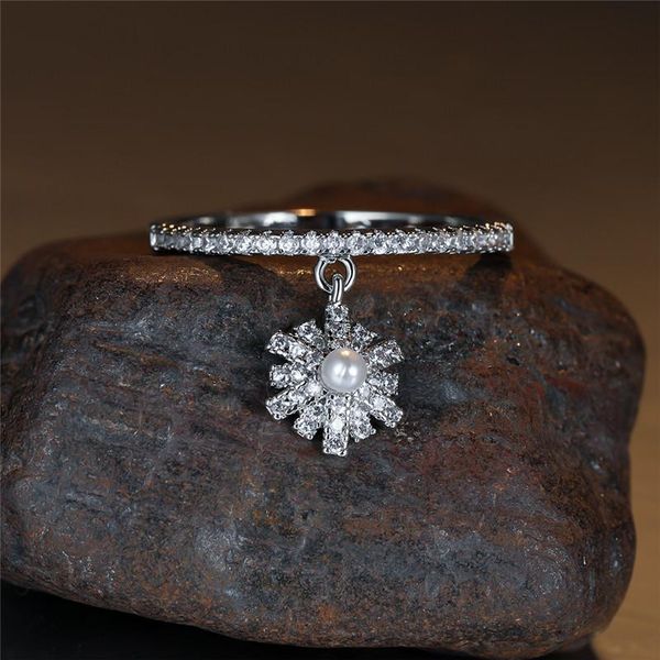 wedding rings luxury crystal small round stone ring antique gold silver color white pearl snowflake pendant for women party, Slivery;golden
wedding rings luxury crystal small round stone ring antique gold silver color white pearl snowflake pendant for women party, Slivery;golden