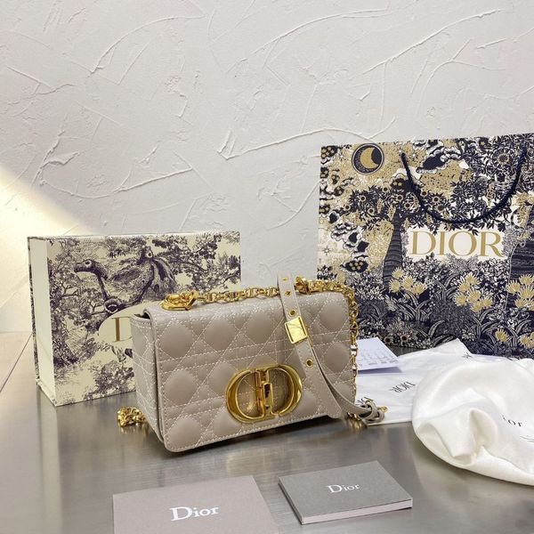 2021 single shoulder messenger bag 
2021 single shoulder messenger bag