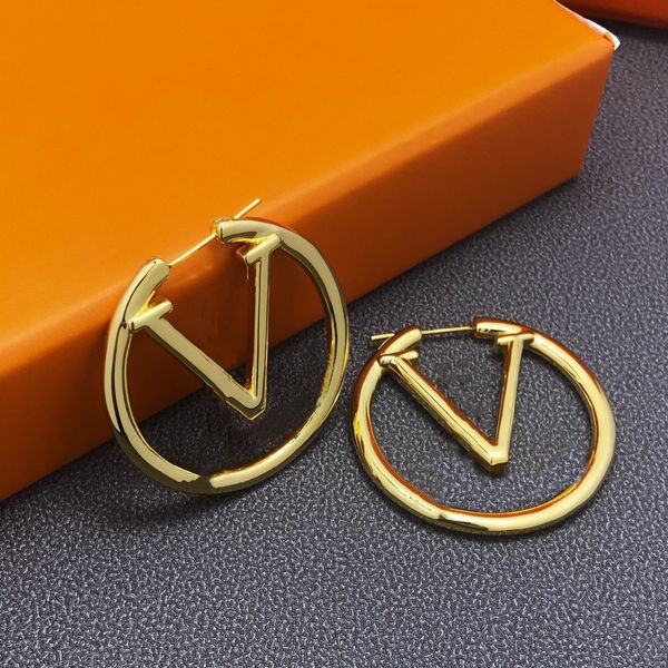 big circle simple earrings hoop earrings for woman classic letter design big circle with box, Golden;silver
big circle simple earrings hoop earrings for woman classic letter design big circle with box, Golden;silver