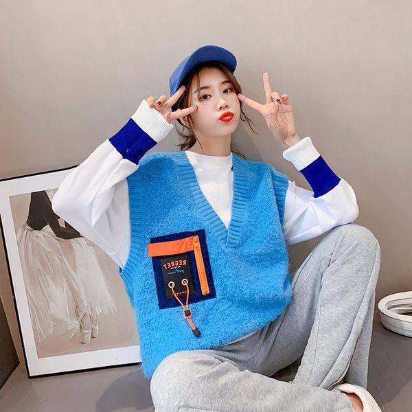 2021 autumn and winter imitation mink knitted v-neck women's korean loose vt fashion, Black;white
2021 autumn and winter imitation mink knitted v-neck women's korean loose vt fashion, Black;white